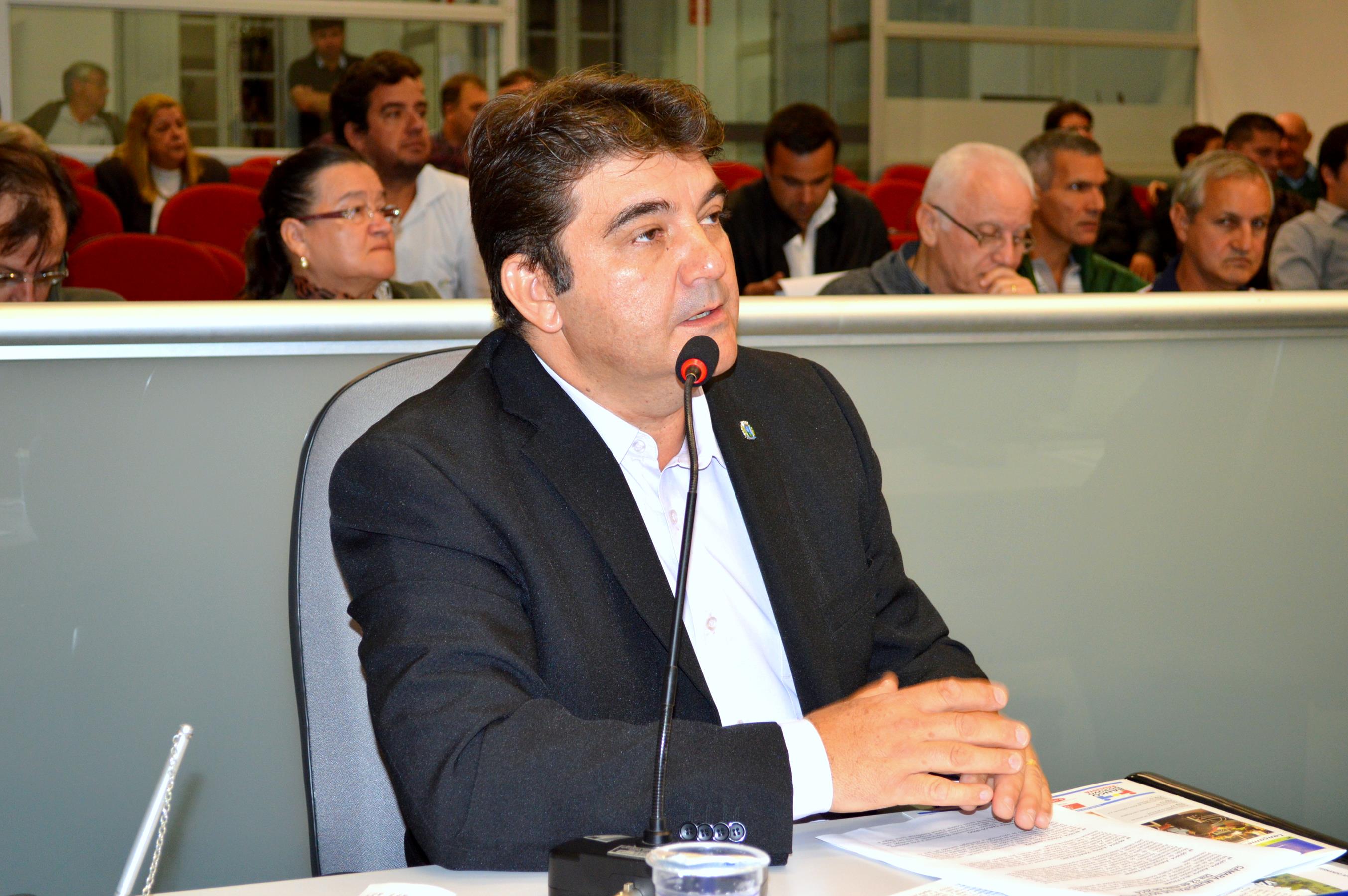 Carmoni apresenta requerimento por ampliação do projeto “Vila Dignidade”