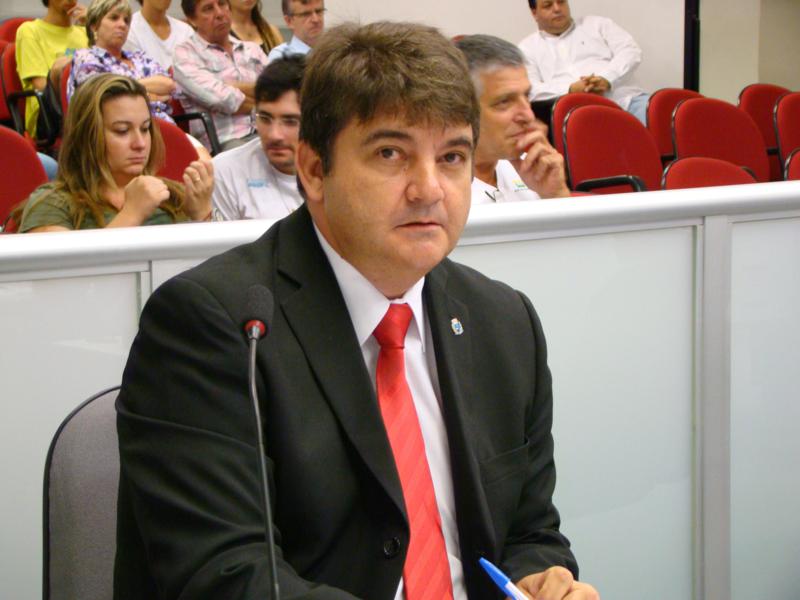 Fernando Carmoni pede aumento de vagas em curso de Medicina Veterinária da Unesp
