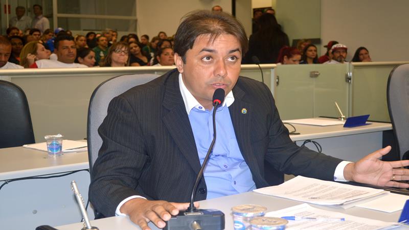Curumim solicita redutor de velocidade para distrito de Rubião Junior