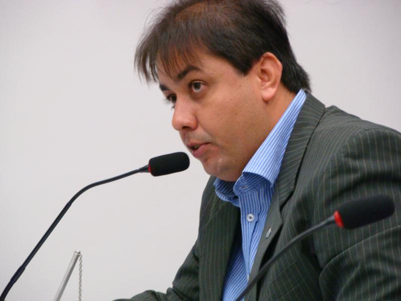 Curumim pede revisão de iluminação pública em Rubião Jr