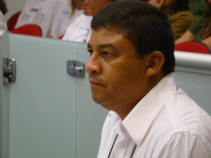 Reinaldinho quer impedir que esgoto de residências chegue até o Córrego Antártica