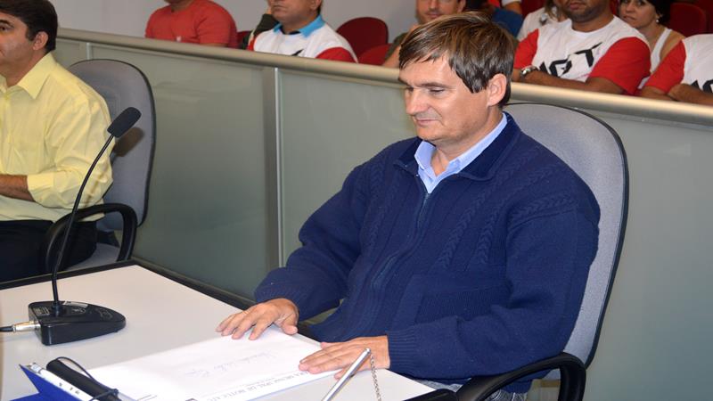 Trigo pede atenção com transporte coletivo, desnível de asfalto e academia ao ar livre